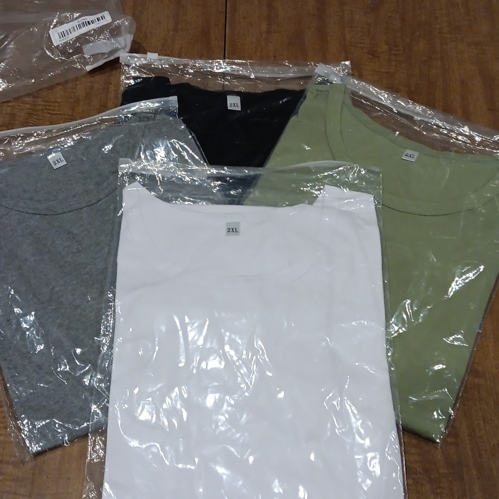 T-shirts size 2xl  brand new.